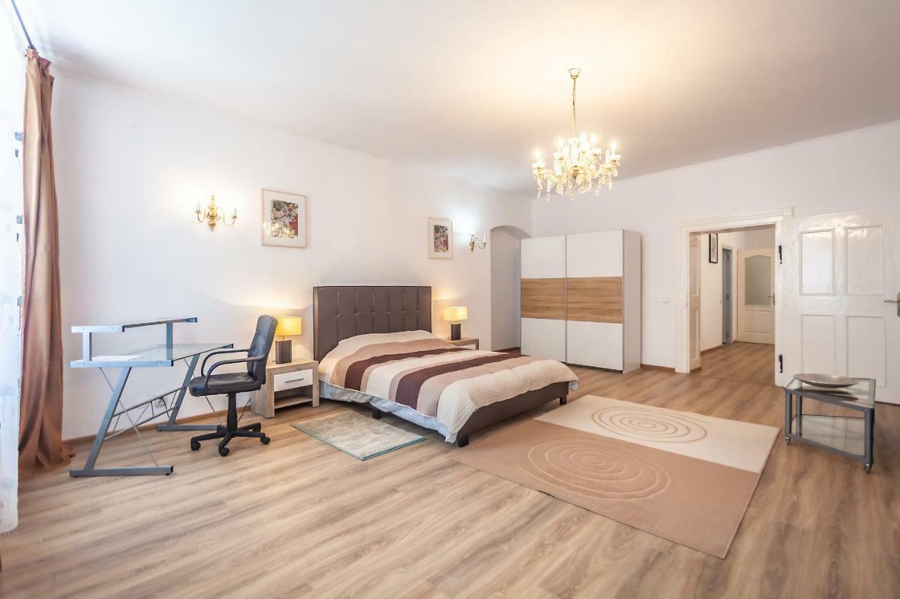 Kostas Apartments Braşov Esterno foto