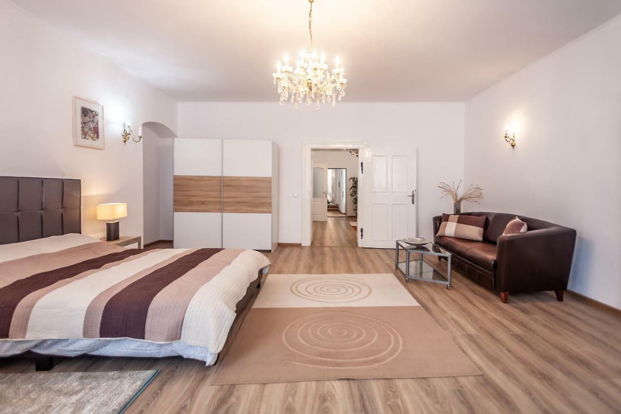 Kostas Apartments Braşov Esterno foto